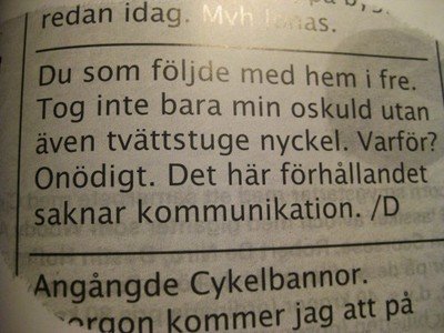 Fotografi av en tidningstext som handlar om personlig relation och kommunikation med en signatur "/D" i slutet.