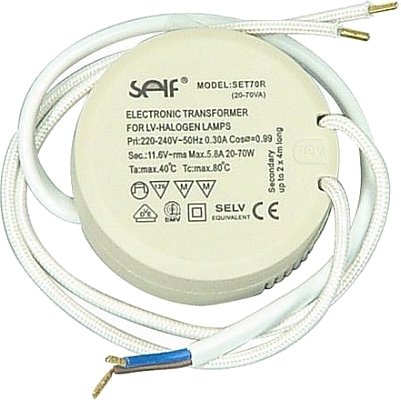 Elektronisk transformator för lågspänningshalogenlampor med SELV-märkning och kablar.
