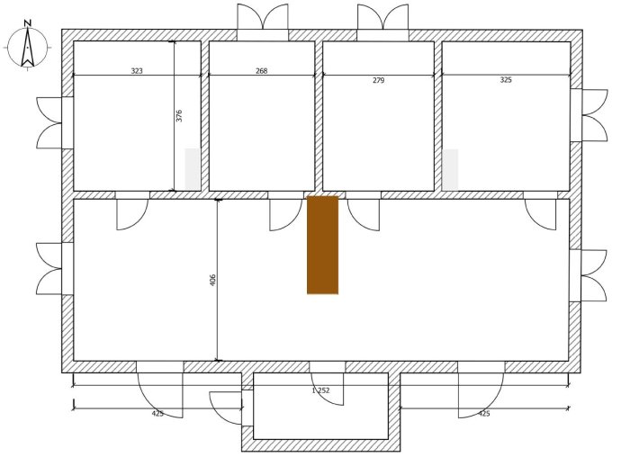 Ritning över en källare indelad i rum med dimensioner, trappa och fönster inför renovering.