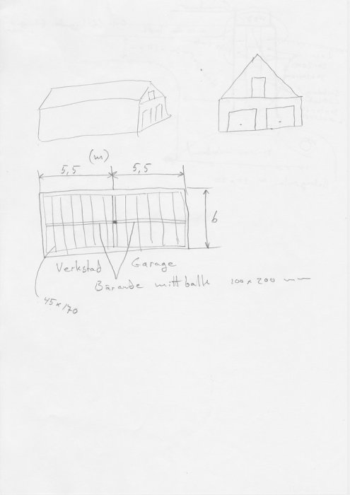 Handritad skiss av garage och verkstadsbyggnad med måttangivelser och bjälklagskonstruktion.