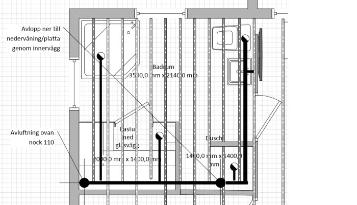 Ritning över våningsplan med avloppsrör, badrummöblering och avluftning markerad.