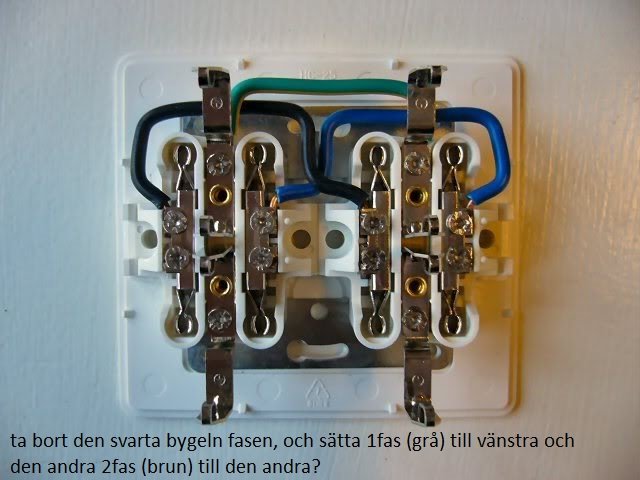 Öppen elektrisk dosa med olika anslutna kablar och fel storlek för flexrör enligt forumdiskussionen.