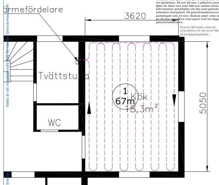 Ritning som visar layouten för vattenburen golvvärmeplanering i ett kök, med spår för rör och markering för rum som tvättstuga och WC.