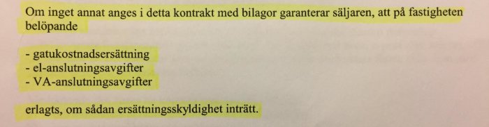 Kontraktsdokument med markerade punkter för gatukostnadsersättning, el- och VA-anslutningsavgifter.