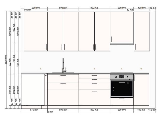 Ritning av planerat L-format kök med måttangivelser, skåp och vitvaror positionerade.