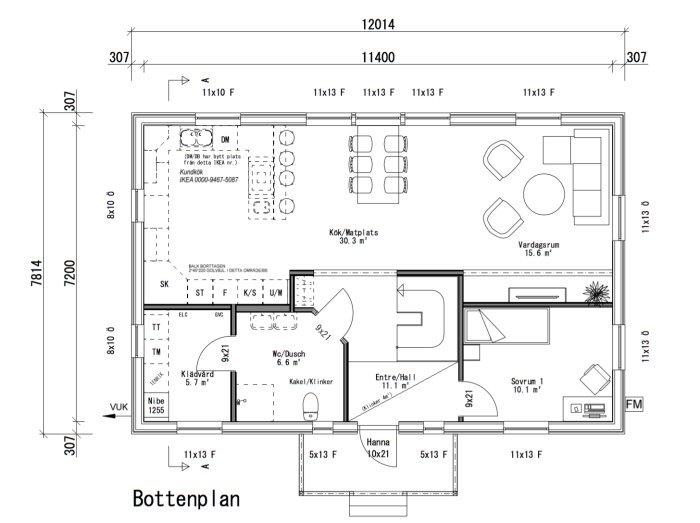 Planritning av en bostad som visar rummens layout och positionen för en bärande balk.