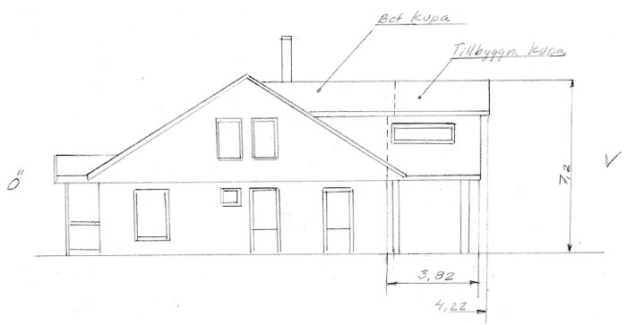 Arkitektonisk ritning av ett hus, sidovy med måttangivelser och markerade kupor.