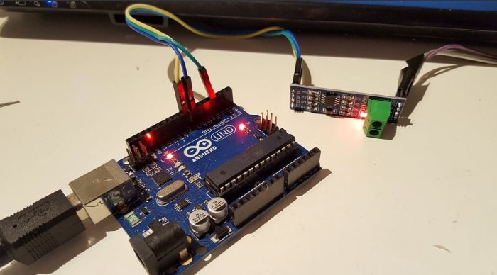 Arduino UNO ansluten till Bluetooth HC-06 modul för hemautomation projekt.