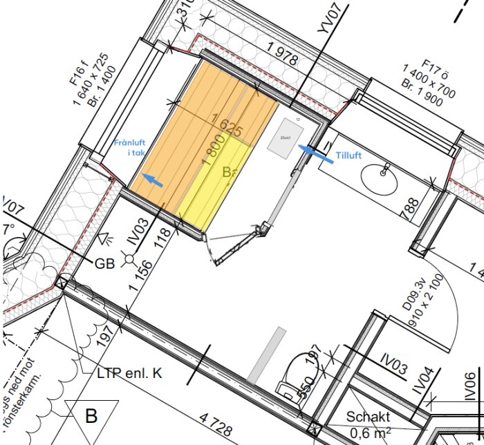 Arkitektonisk ritning av en bastu med markerad till- och frånluft, samt mått och planerad placering av dörr och aggregat.