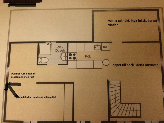Ritning av en våningsplans layout med markeringar och anteckningar som indikerar en tänkt utbyggnad och befintliga förhållanden.