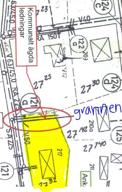 Schematisk bild av detaljplan med gulmarkerad tomt och texten "grannen" skrivet med blått.