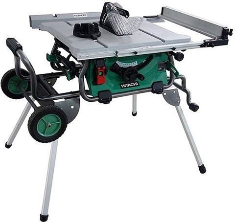Hitachi-bordssåg med hjulställning, liknande DeWalt DW745 i design, utrustad med snabbbroms och mjukstart.