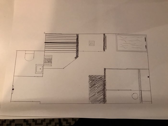 Ritning av källarprojekt med bastu, badrum och relaxavdelning, markerade väggar och glasparti.