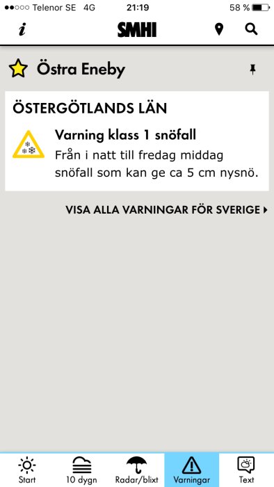 Skärmdump från SMHI-app som visar varning för snöfall i Östergötlands län.