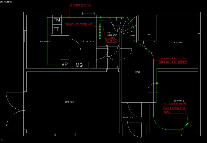 Planritning som visar layouten av ett värmesystem i ett hus, inkluderar rördragning och dimensioner.