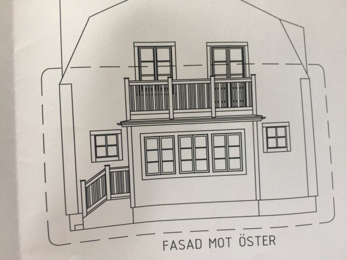 Arkitekturritning av 20-talshus med öppen veranda som ska byggas in, fasad mot öster.