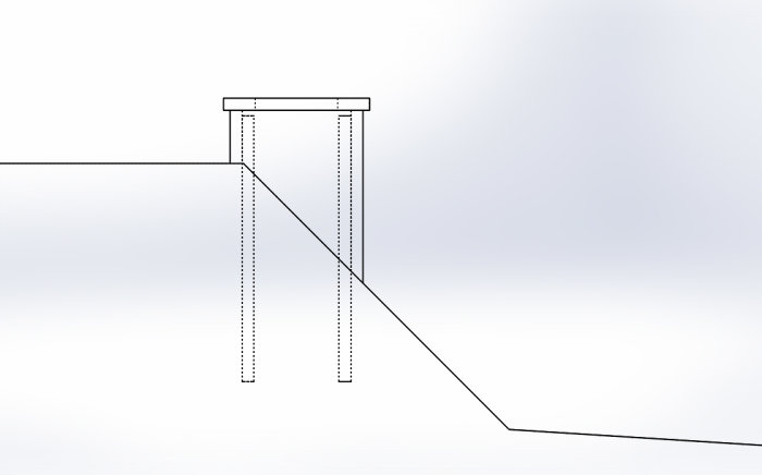 Schematisk illustration över en blomlåda byggd för att följa en sluttning med markerade stolpar och trall.