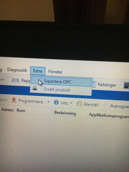 Datorskärm visar ett program med öppen meny "Extra" och markerat alternativ "Exportera OPC".