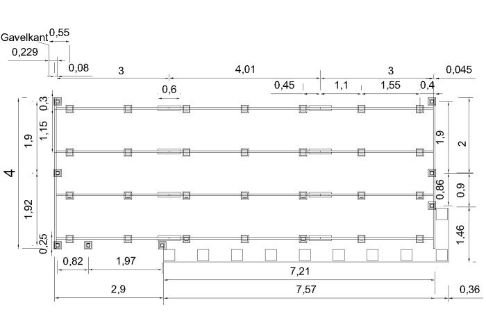 Ritning av en altankonstruktion med måttangivelser och plintplacering.