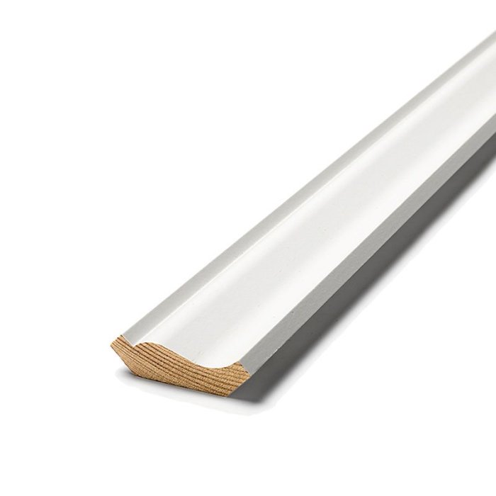 Vit och grå taklist med synlig trädstruktur på undersidan och rundad översida.