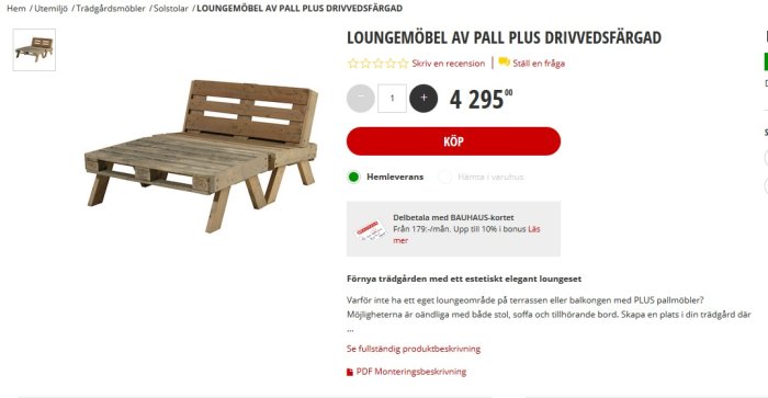 Loungemöbel av trä i drivvedsfärg till salu på en webbutiksida, pris och recensionsinformation visas.