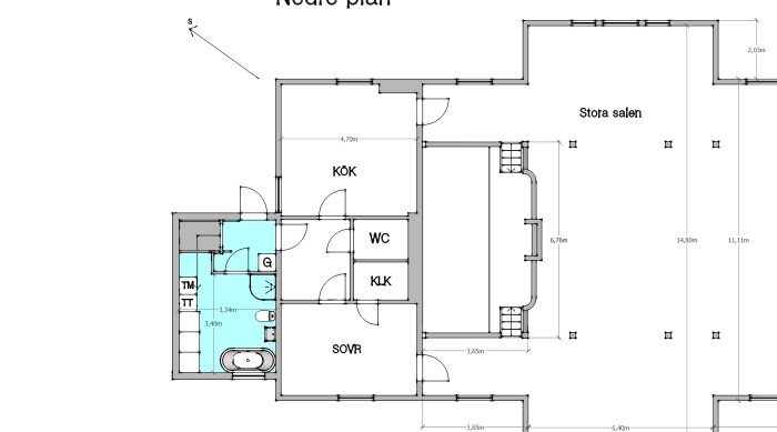 Arkitektonisk planritning av ett hus med angränsande kök till stora salen, extra WC och sovrum.