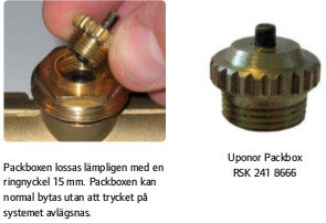 En hand håller en packbox med en synlig vattendroppe vid pinnen, och en separat packbox till höger, etiketterad "Uponor Packbox RSK 241 8666".