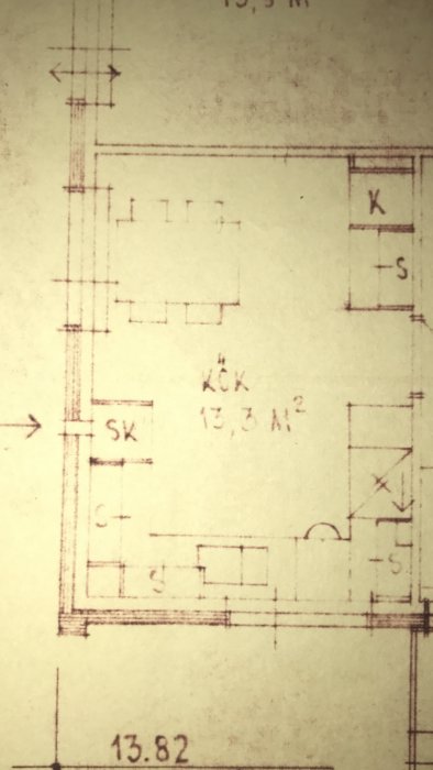 Gammal handritad köksplan med markerad ventilplacering och måttangivelser.