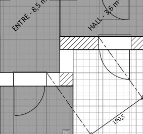 Ritning som visar placeringen av en fönsterdörr nära entrédörren, med måttangivelser i centimeter.