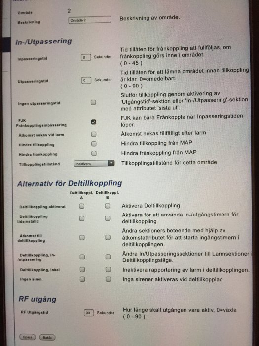 Skärmdump av gränssnitt för säkerhetssystem med fält för in-/utpassering och alternativ för deltillkoppling.