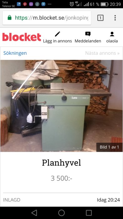 Grön planhyvel av märket Luna med spånsug i ett snickarrum, prissatt till 3500 SEK.