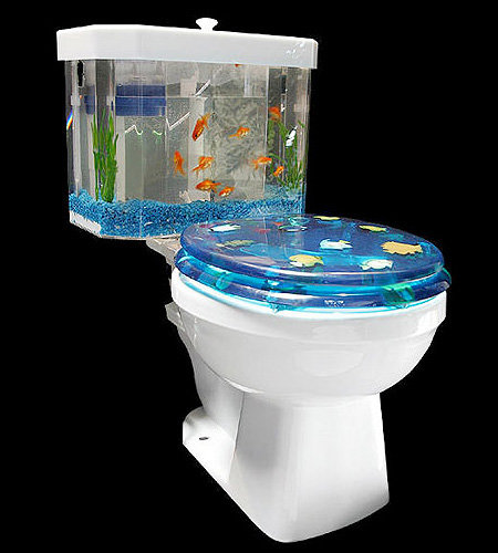 Toalett med integrerat akvarium i cisternen och fiskmotiv på sitsen.