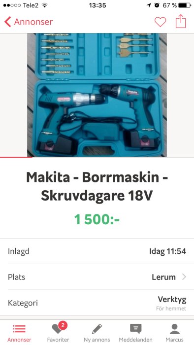 Makita borr- och skruvdragare i blå väska med borrsatser och bits.