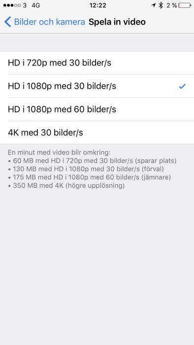 Inställningsmeny för videoinspelning med alternativ för 720p, 1080p och 4K-upplösningar och filstorlek för en minuts video.