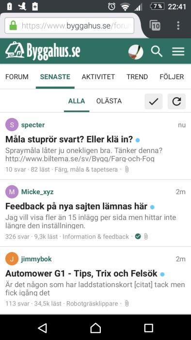 Skärmdump av ett bygg- och renoveringsforum med diskussionstrådar om målning och sajtfeedback.