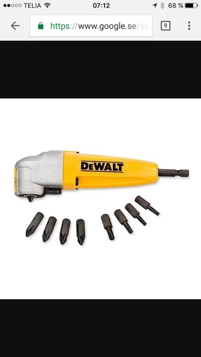 DeWalt skruvmejsel med utbytbara bitssatser på en vit bakgrund.