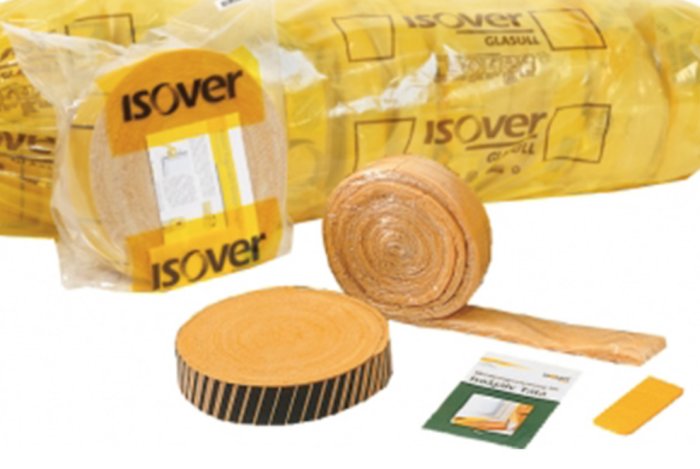 Isover Easy Foga isoleringsmaterial med glasullsremsor och monteringsverktyg.