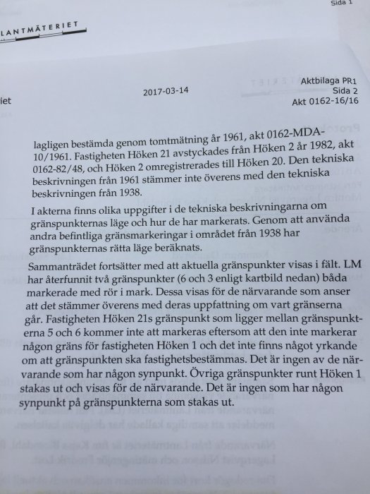 Dokument från Lantmäteriet om en fastighetsbestämning med tekniska beskrivningar och gränspunktsinformation.