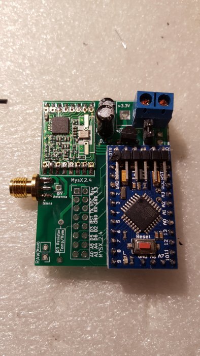 RFM69-version av EasyPCB med DIY antennanslutning och MySensors Serial Gateway-funktioner.