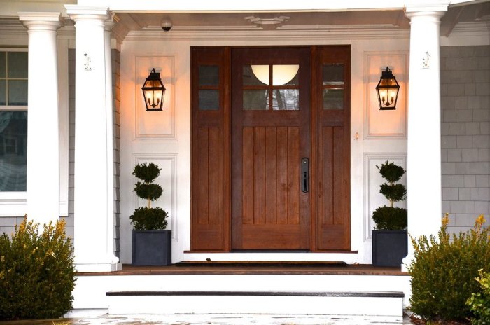 lantern-light-fixtures-wood-door.jpg