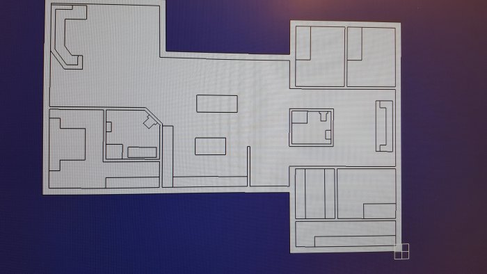 Ritning av en planlösning med entré, hall, badrum och tvättstuga markerade med enkla möbler.