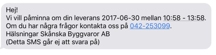 Skärmdump av SMS-påminnelse om leverans från Skånska Byggvaror AB med tid och kontaktinformation.