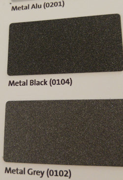 Färgprover för element i Metal Alu, Metal Black och Metal Grey, från en produktkatalog.