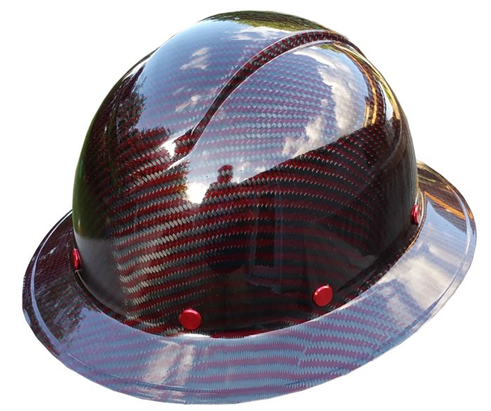 Carbon fiber hardhat på vit bakgrund, reflekterar att bära skyddsutrustning vid byggarbete.