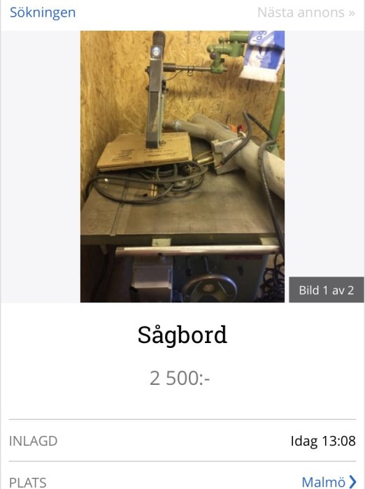 Ett begagnat sågbord med påhängd cirkelsåg, anslutna sladdar, priset 2500 kronor angivet under bilden.