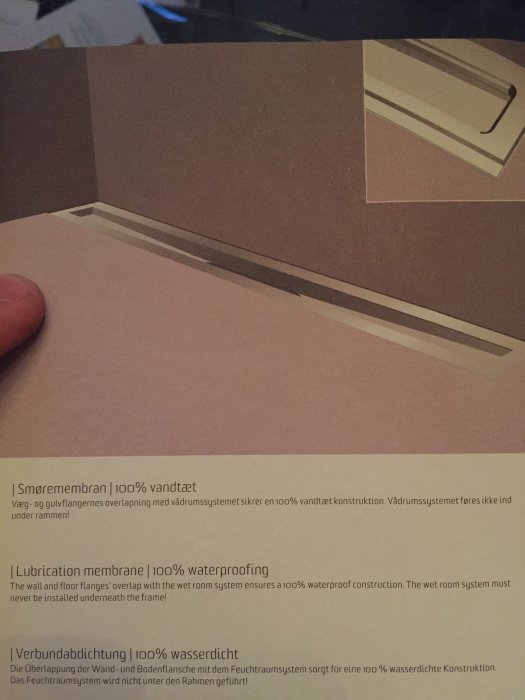 Illustration ur manual som visar gallerram och tätning, med text på tre språk.