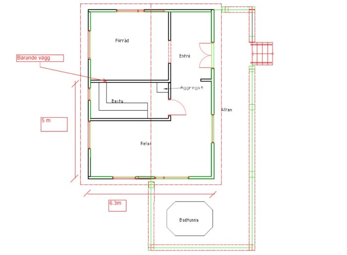 Ritning över en byggnad med markerade mått för bastu, relax, föråd, och entré, samt befintlig bärande vägg och badtunna.