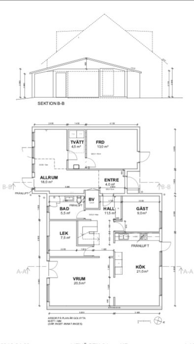 Arkitektonisk ritning av ett hus i sektion och planvy som visar rumsuppdelning inklusive entré, hall, och sovrum.