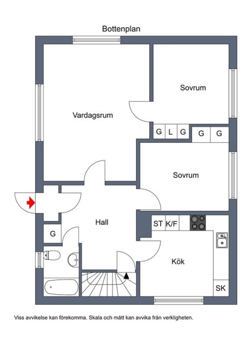 Planritning av bottenplan i hus med markerade rum som vardagsrum, kök och sovrum samt indikation av möblering, exempelvis skåp och kyl/frys.