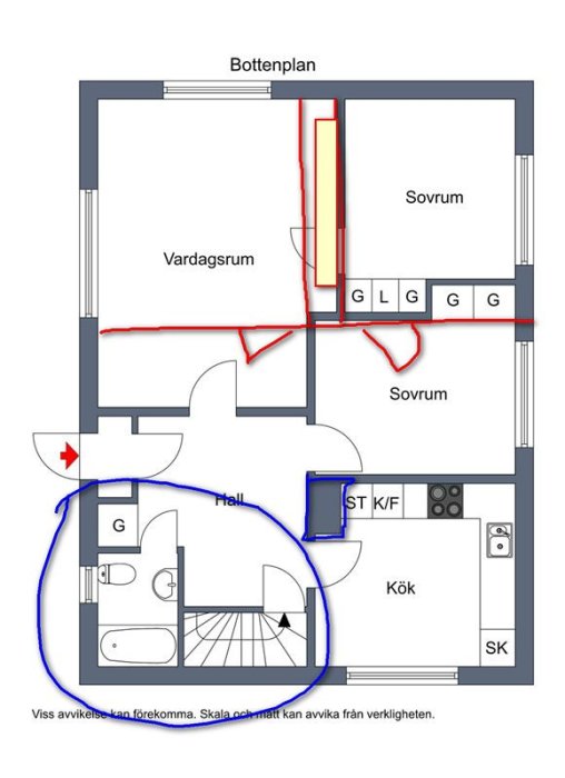 Ritning av bottenvåningen med markerade VVS-arbeten där rött visar ny placering och blått befintliga rör.